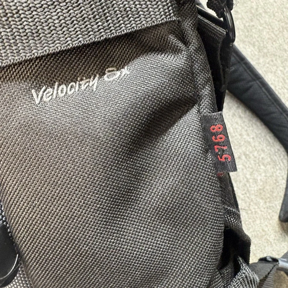 Tamrac Velocity 8X 5768 Sling Camera Bag Black Gray DSLR Case